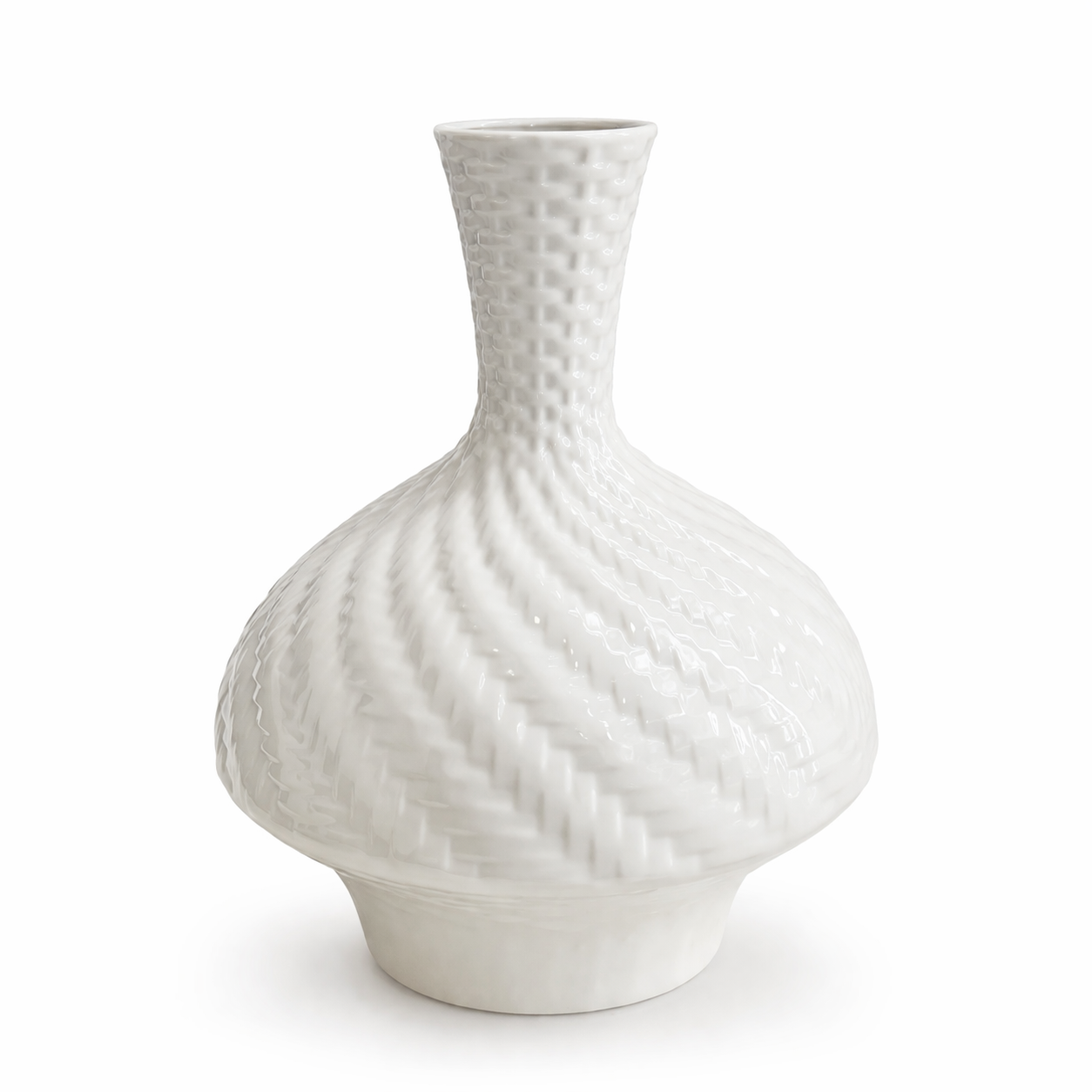 Vaso decorativo in ceramica bianca con texture intrecciata.
